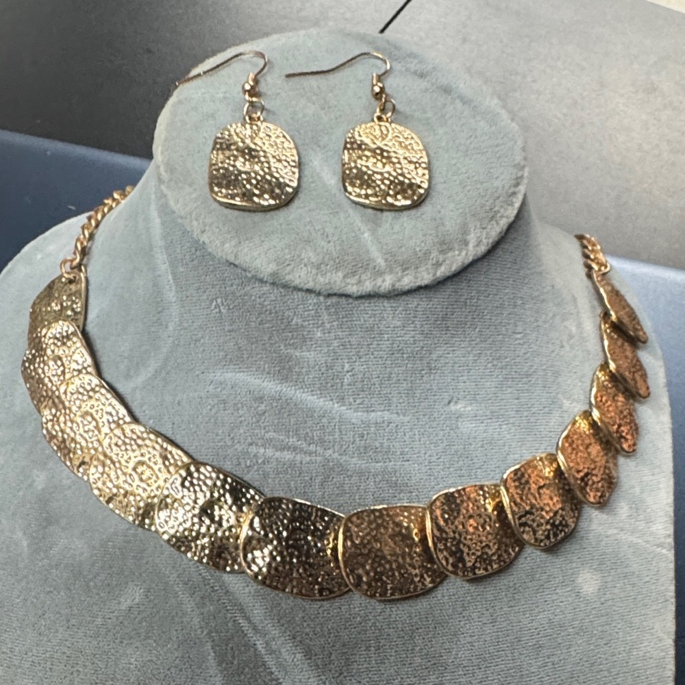 Elegant Gold-Tone Necklace and Earring Set